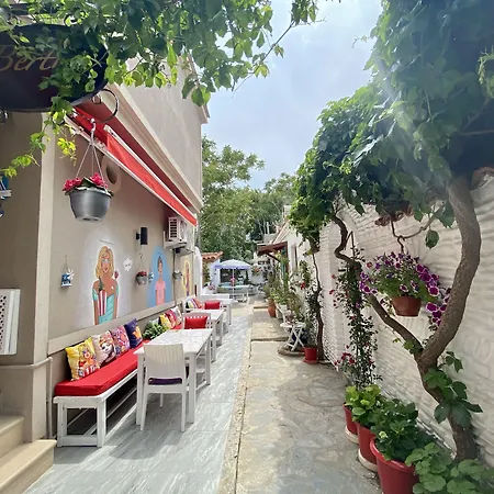 Bertiz Mignon Hotel *